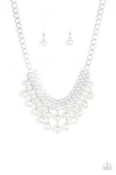 ***5th Avenue Fleek - White